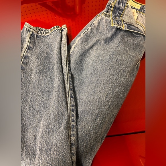 Levi’s premium medium wash high waisted tapered jeans size 26 - Picture 9 of 10